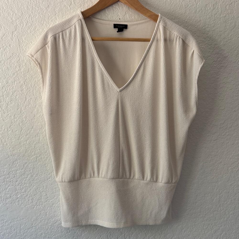 Ann Taylor Factory Cream V-Neck Blouse Top Size Large